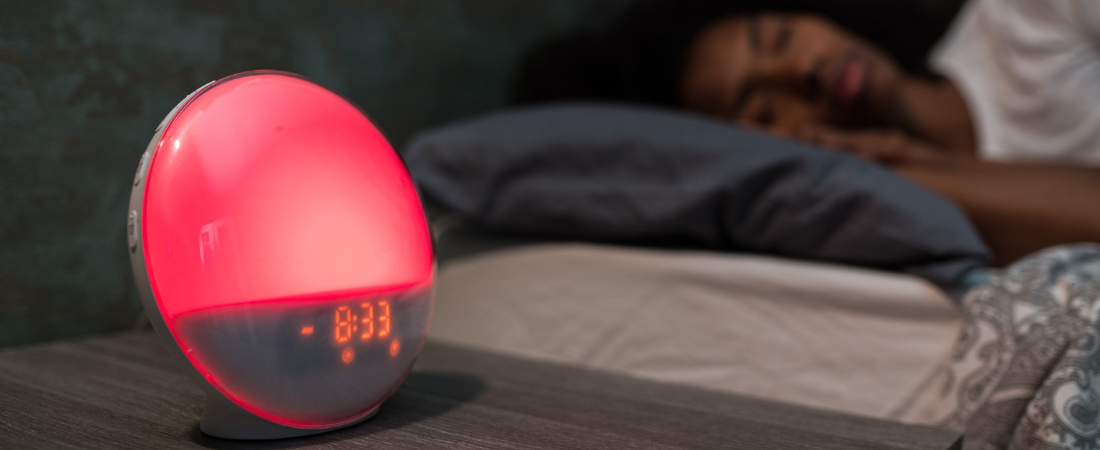 Luz roja para dormir: beneficios y cómo mejorar el descanso
